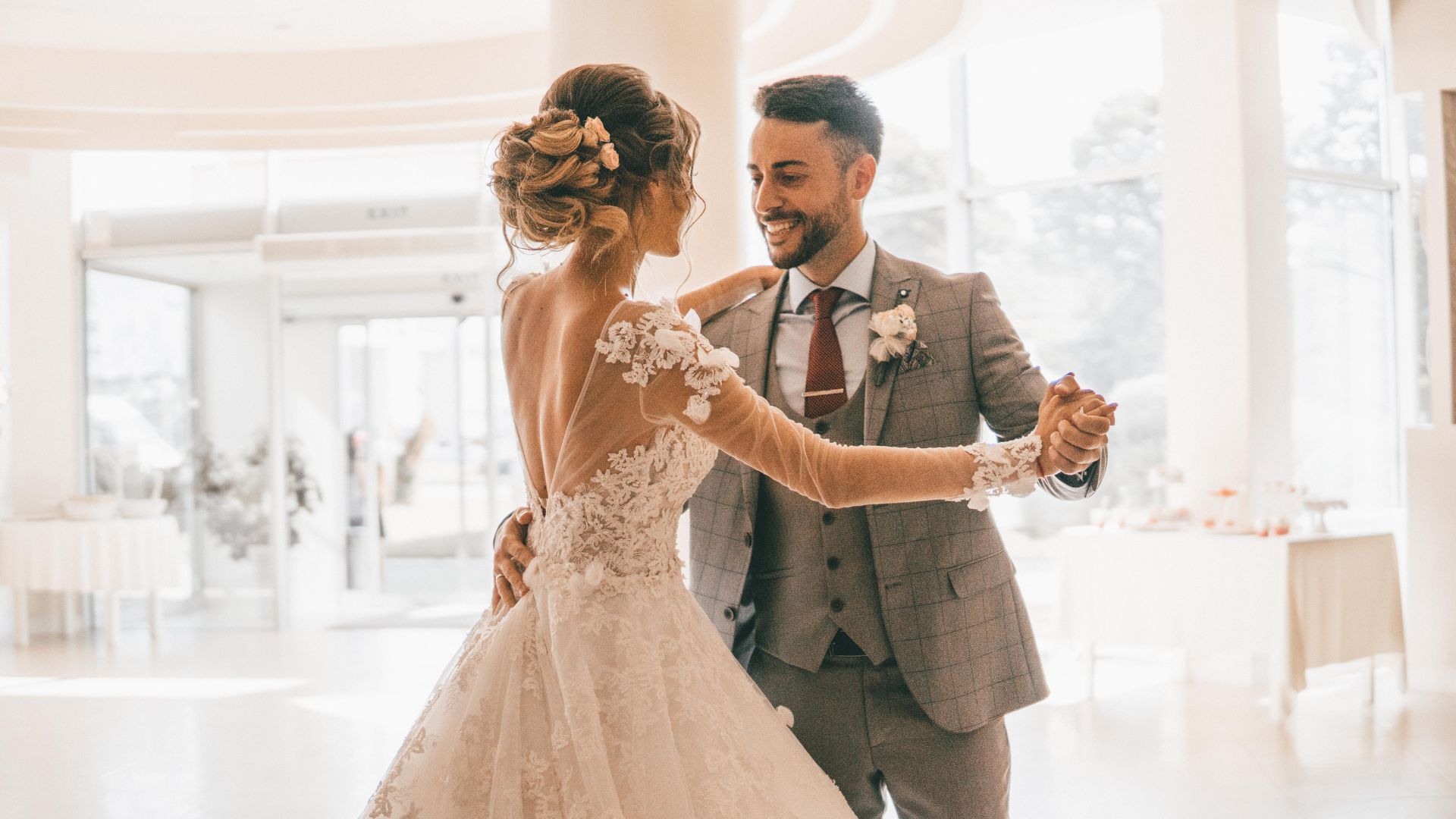 Understanding the Role of Lighting Design in Enhancing Wedding Dance Floors
